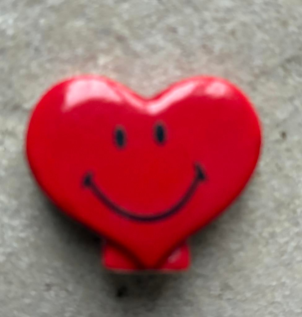 Fève Smiley Word en forme de coeur - rouge - très bon état, Enlèvement, Comme neuf