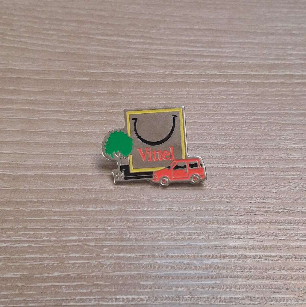 PIN - VITTEL - WATER - EAU MINÉRALE, Envoi, Utilisé, Marque, Insigne ou Pin's