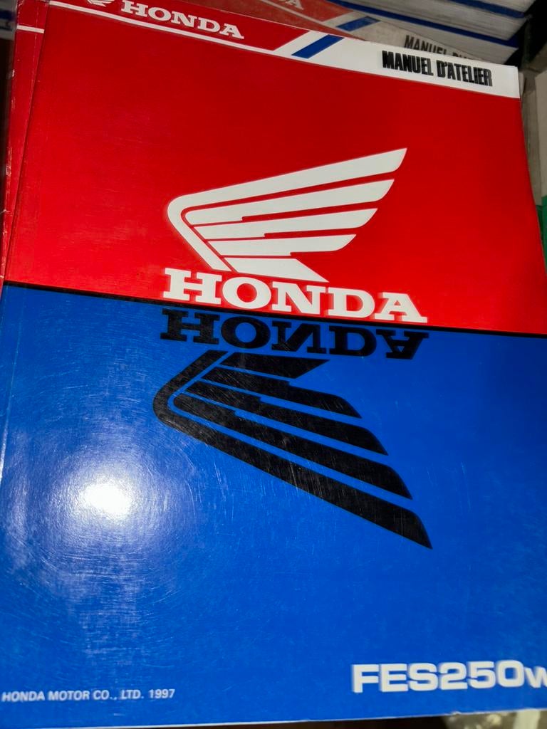 Workshopmanual in frans. Honda FES250 Foresight 1997-, Motoren, Ophalen of Verzenden, Honda