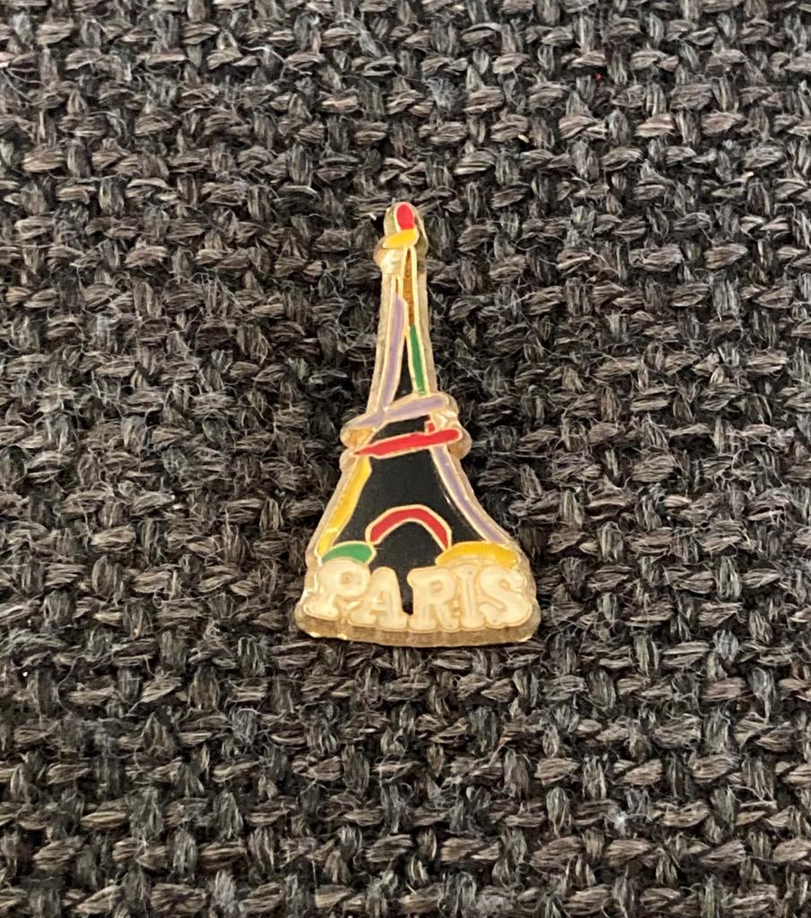 PIN - PARIS - FRANCE - PARIJS - TOUR EIFFEL - EIFFELTOREN, Envoi, Utilisé, Ville ou Campagne, Insigne ou Pin's