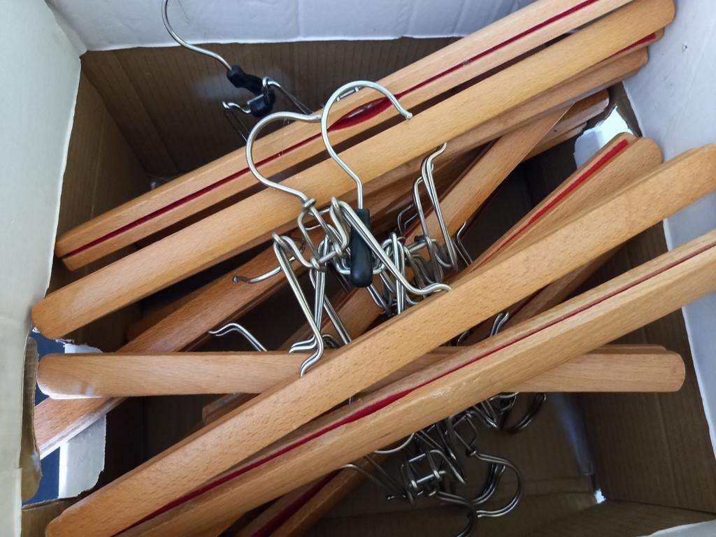 20 ceintres en bois, Enlèvement ou Envoi, Comme neuf, Bois