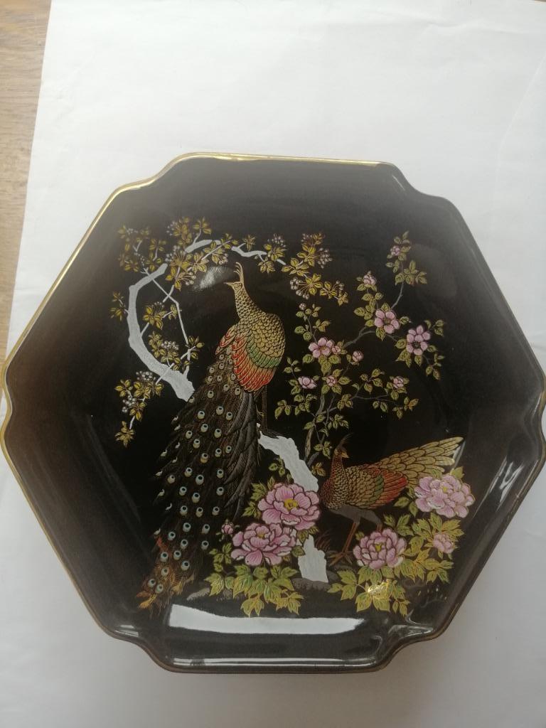 Assiette de décoration 18 cm couplé de paon sur fond noir, Enlèvement