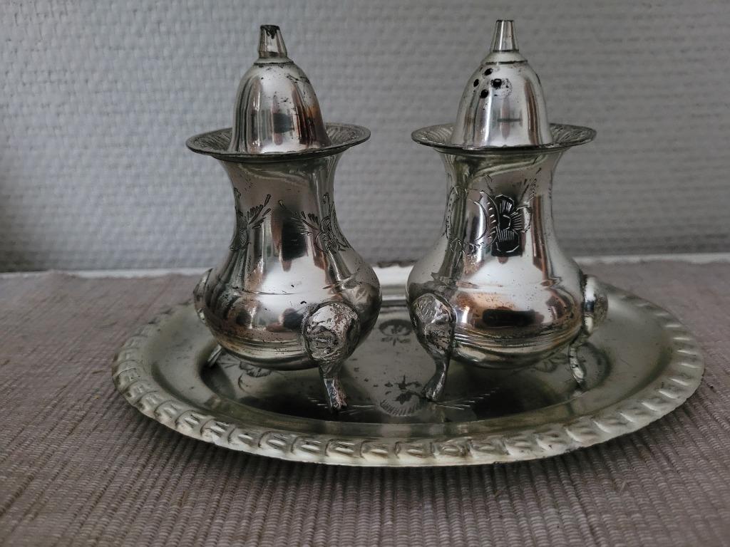 verzilverd peper en zout vat, Ophalen