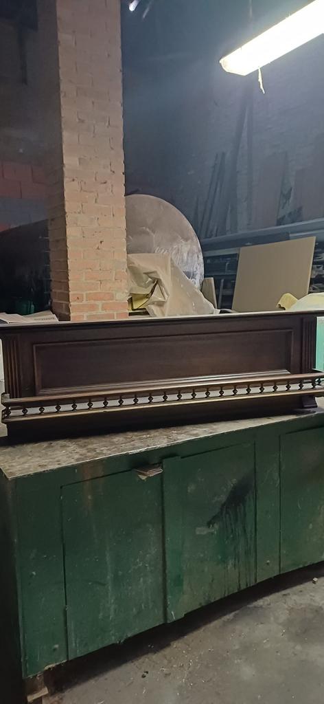 Étagère ancienne, Enlèvement