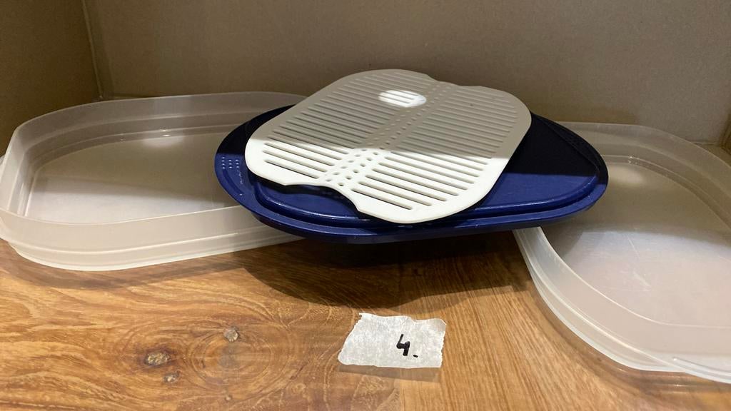 Tupperware beleg schalen met inleg tegen vloeistof vb vlees, Huis en Inrichting, Keuken | Tupperware, Ophalen, Gebruikt, Blauw