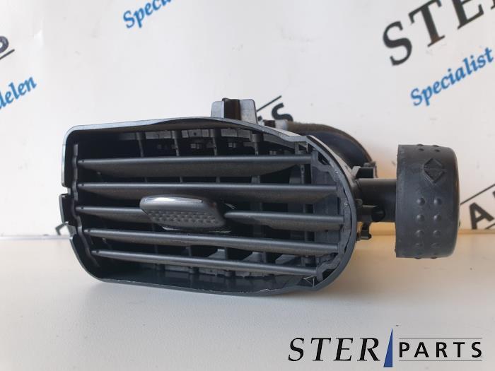 Luchtrooster Dashboard van een Mercedes A-Klasse, Gebruikt, -, Ophalen of Verzenden, -