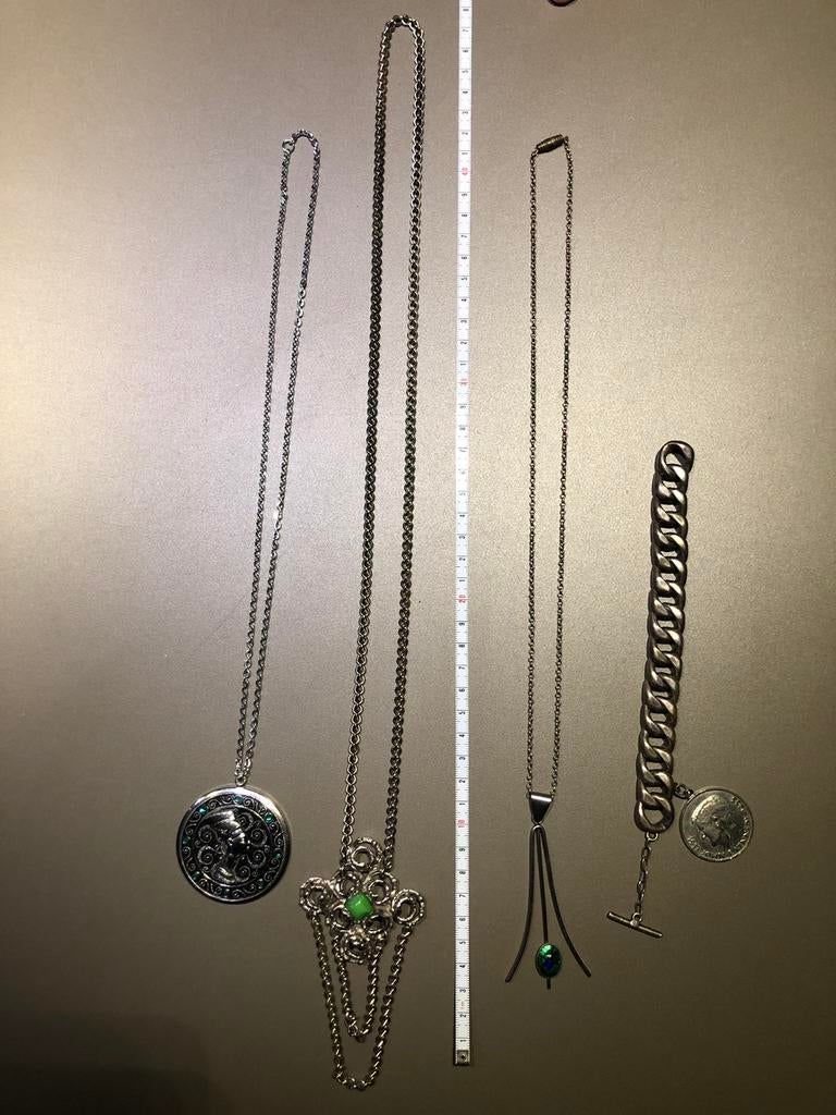 Lot van 3 lange zilverkleurige kettingen en 1 armband, Ophalen of Verzenden, Zo goed als nieuw, Zilver