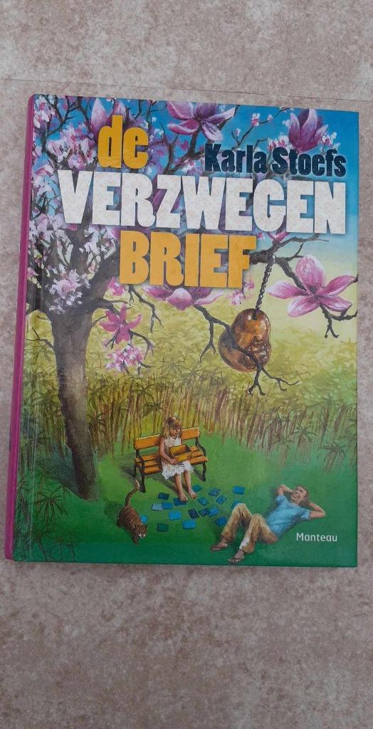 boek: de verzwegen brief / Karla Stoefs, Ophalen of Verzenden, Gelezen