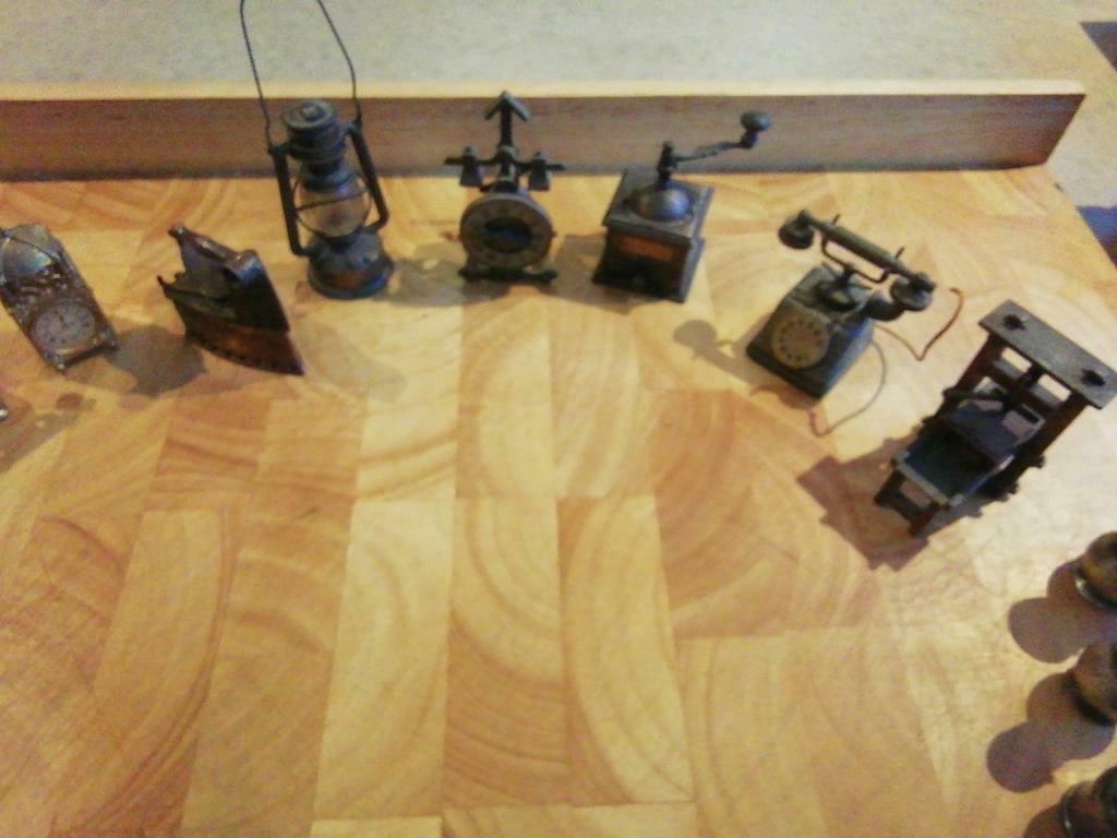 Miniatuur puntslijpers en beeldjes, Ophalen