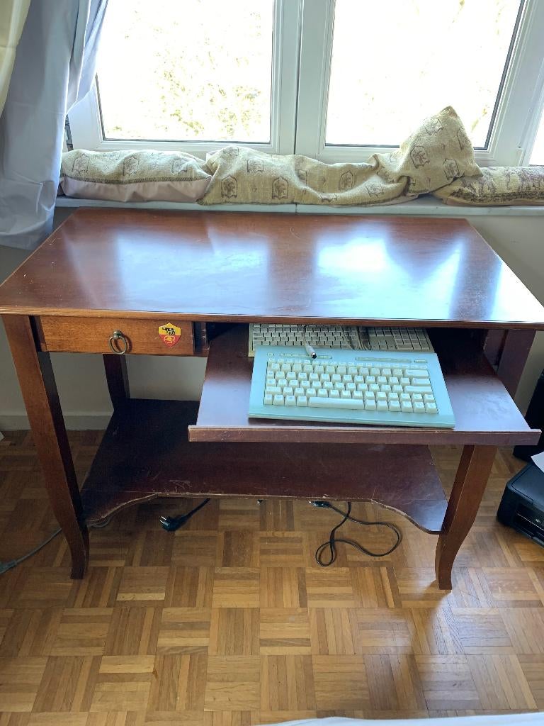 Bureau informatique en bois – style classique, très pratique, Enlèvement, Utilisé