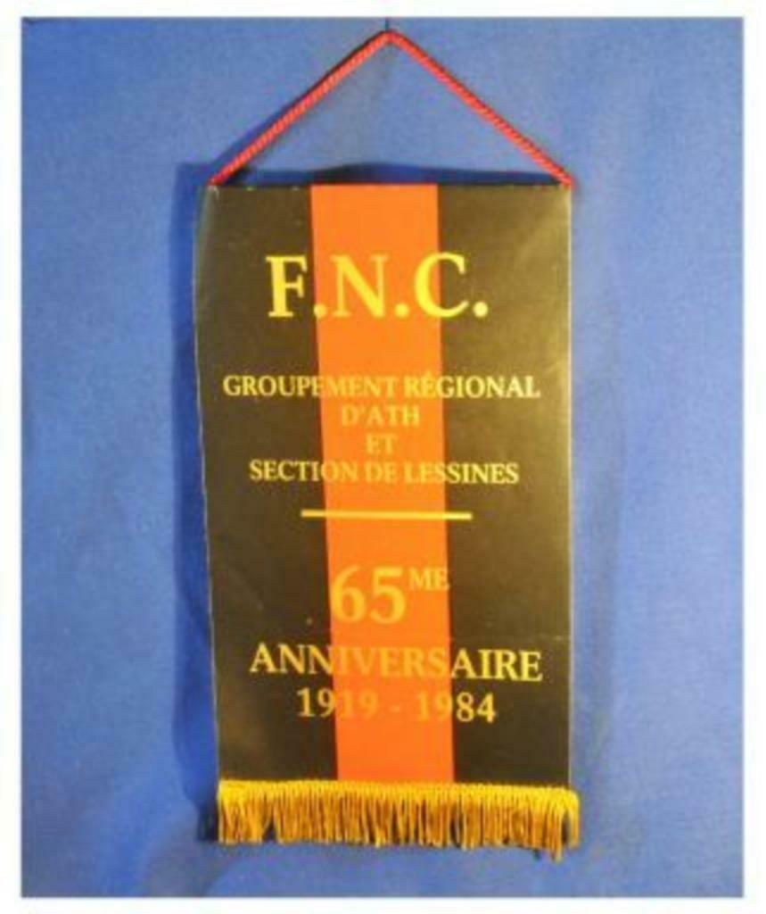 §  fanion mural FNC 65eme anniversaire, Verzamelen, Ophalen of Verzenden, Gebruikt
