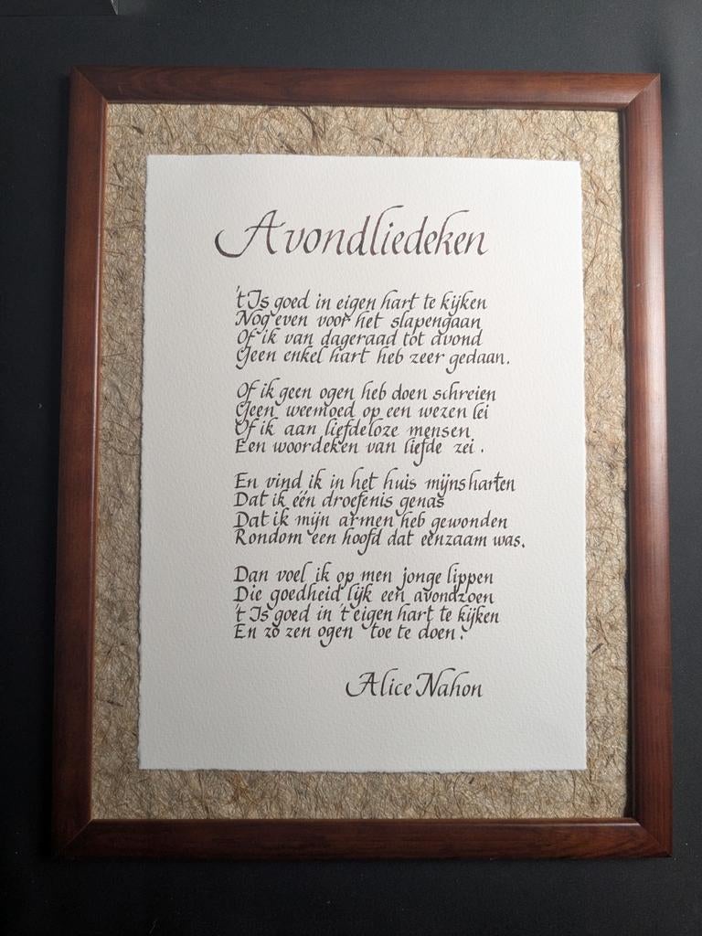 Avondliederken - Alice Tahon - gedicht in inkt kalligrafie, Ophalen of Verzenden, Zo goed als nieuw