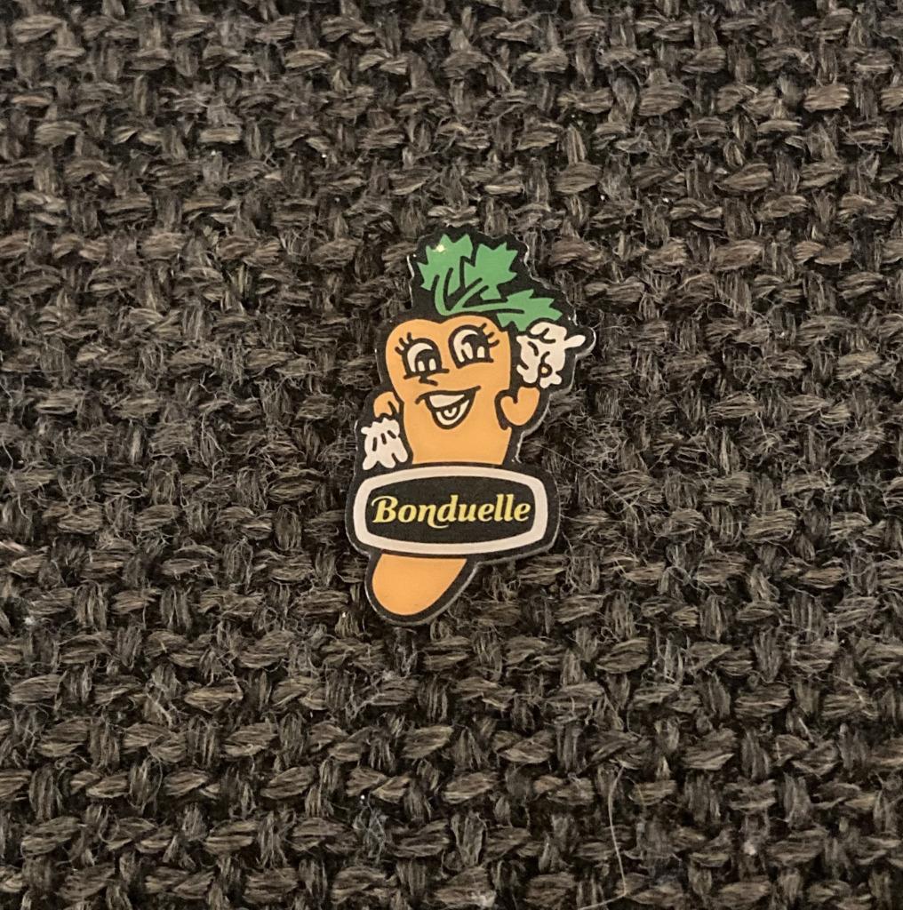PIN - BONDUELLE - WORTEL - CAROTTE, Envoi, Utilisé, Marque, Insigne ou Pin's