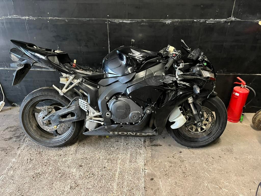 Honda cbr 1000 rr 2006 schade, Motoren, Motoren | Schademotoren, Ophalen of Verzenden, Honda