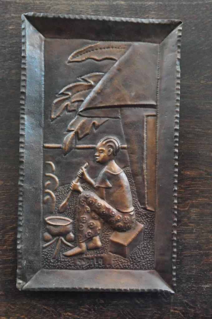 handgeslagen koperen relief plaquette - africa - congo, Ophalen of Verzenden