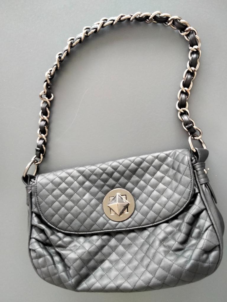 Zwarte tas met ketting, Handtassen en Accessoires, Tassen | Damestassen, Ophalen of Verzenden, Gebruikt, Zwart, Handtas