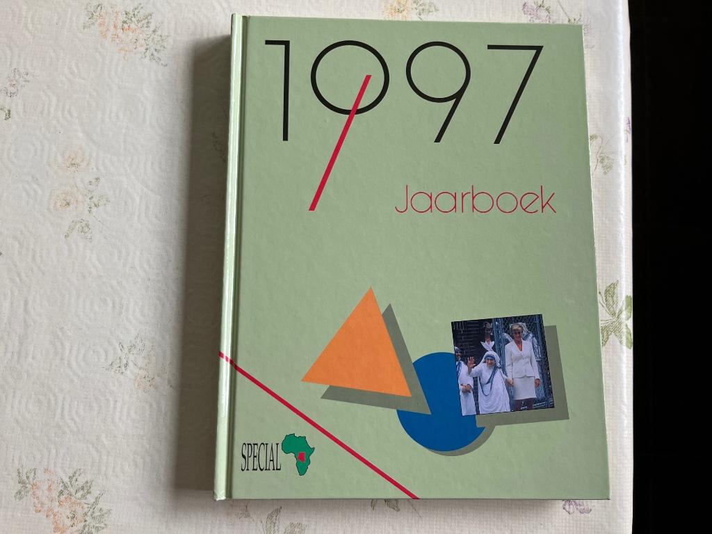 Jaarboek 1997, Ophalen of Verzenden, Zo goed als nieuw
