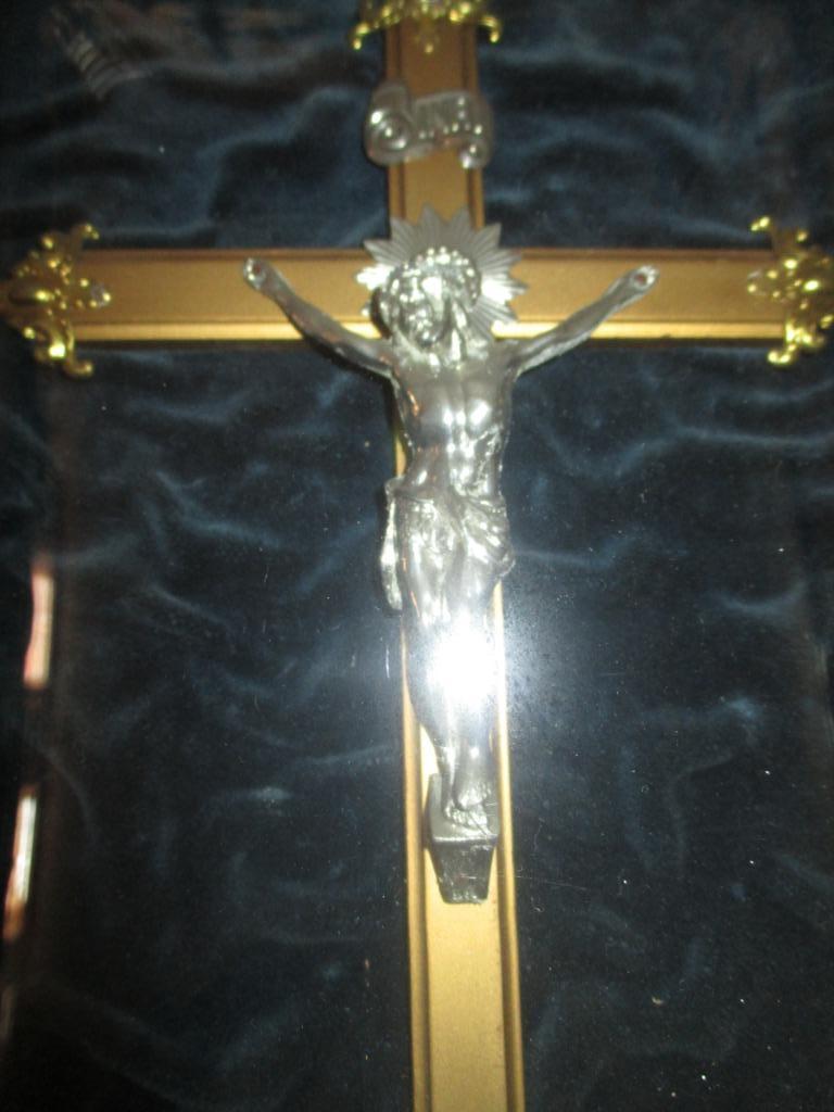 kruisbeeld in kader achter glas, Ophalen of Verzenden