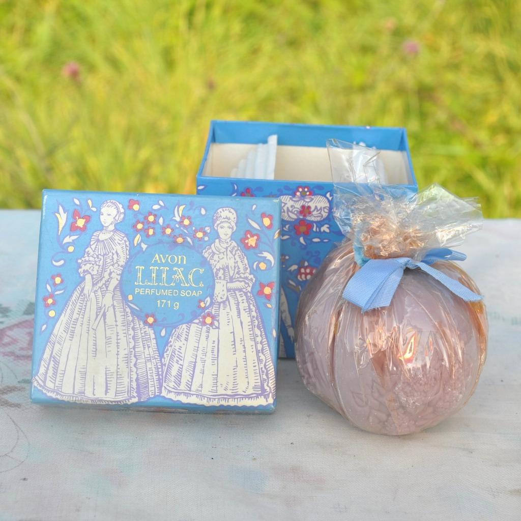 savon avon vintage mais neuf lilac avec boite, Collections, Enlèvement ou Envoi, Comme neuf