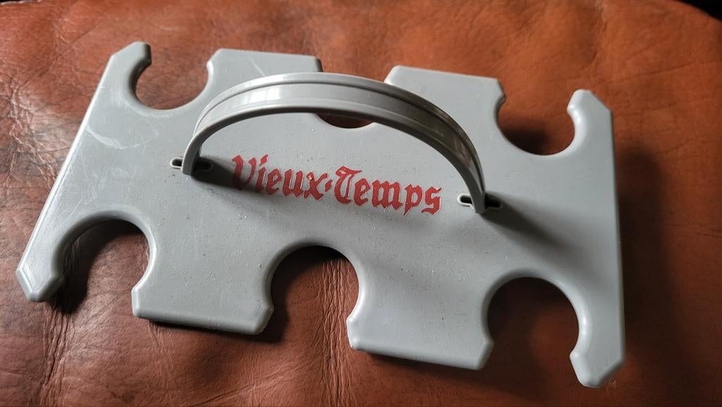 Mont saint Guibert vieux temps porte bouteilles, Bouteille(s)