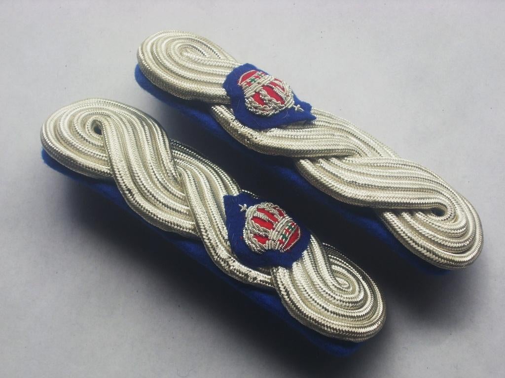 Épaulettes grande tenue cadre officier feue police communale, Collections, Objets militaires | Général, Envoi, Gendarmerie, Emblème ou Badge