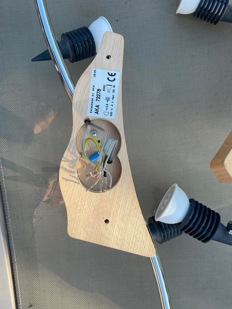2 hangers van Aka en Rowa-Gommiswald, Ophalen, Zo goed als nieuw, Hout