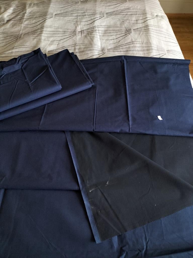 2 donker blauwe lappen stof, Hobby en Vrije tijd, Ophalen of Verzenden, Nieuw, Blauw