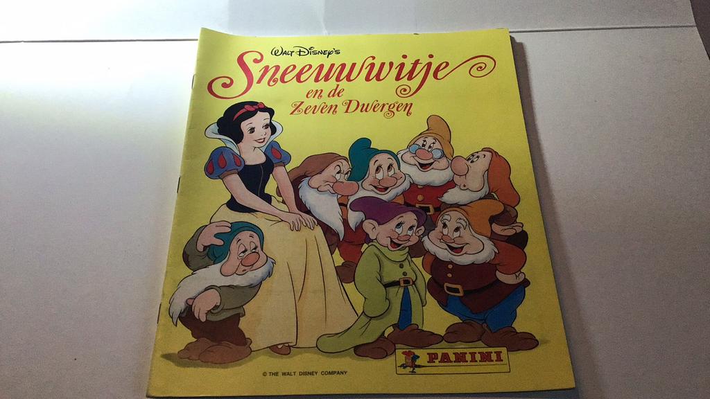 Sneeuwwitje en de zeven dwergen (+), Ophalen of Verzenden, Gelezen, Plaatjesalbum