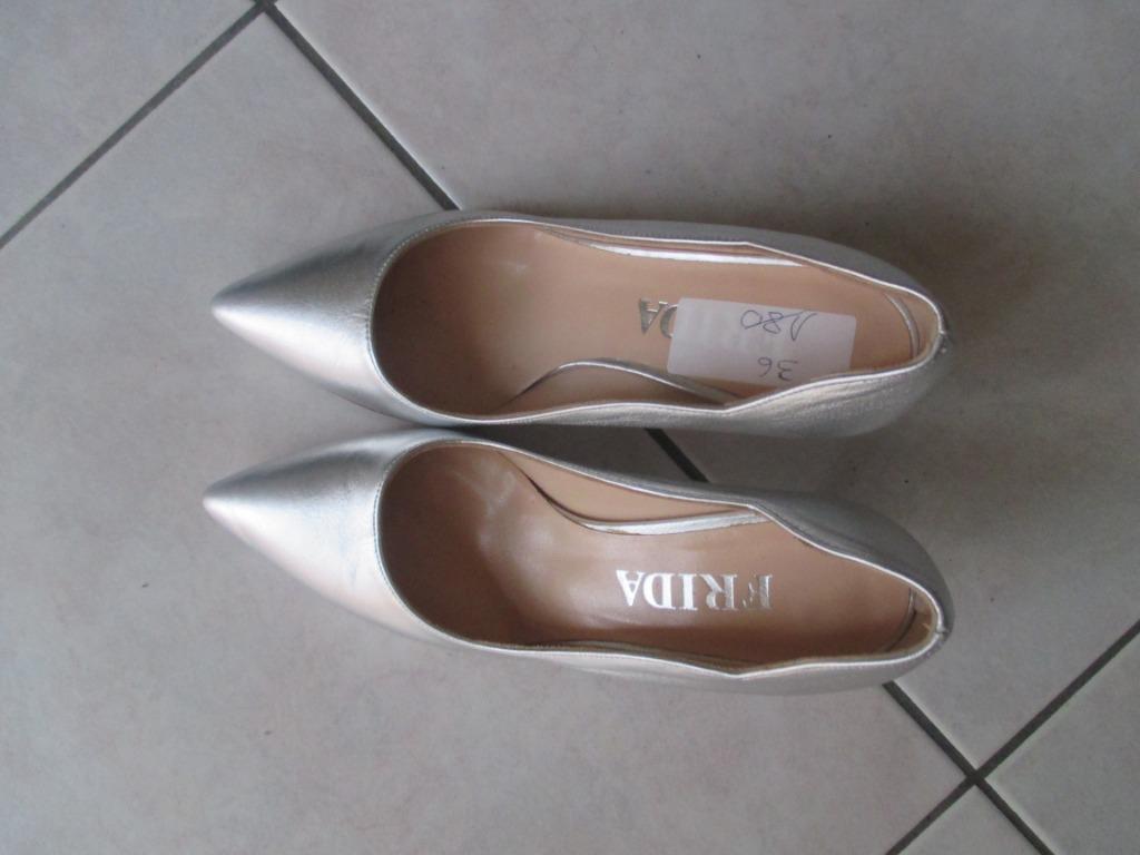 zilverkleurige naaldhakken Frida maat 36 NIEUW, Kleding | Dames, Schoenen, Nieuw, Pumps, Ophalen of Verzenden