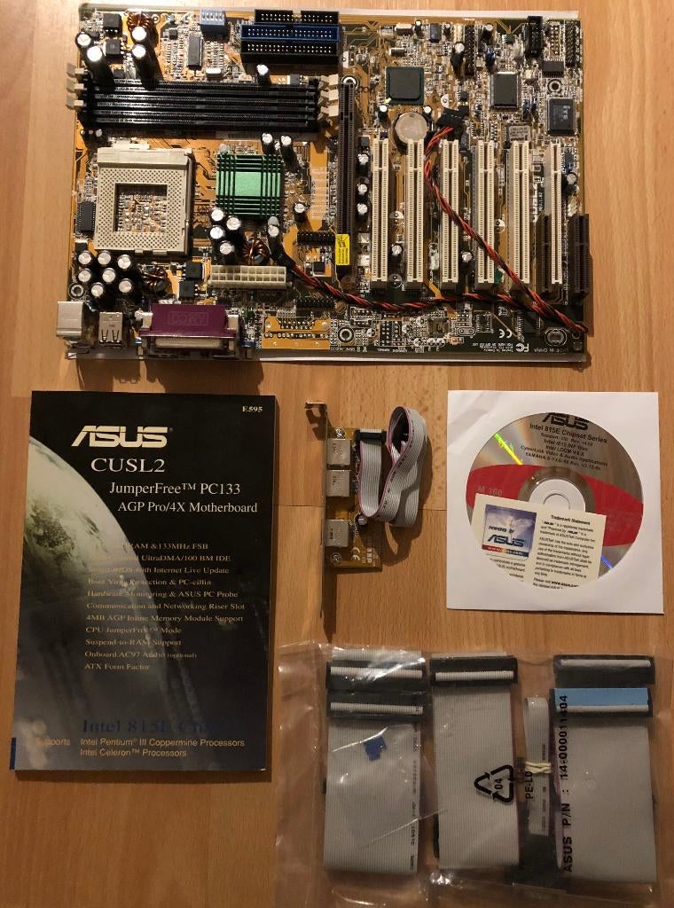 Moederbord9 Asus CUSL2 (Socket370, ATX) Audio+VGA integratie, Ophalen, Socket370, Zo goed als nieuw, ATX