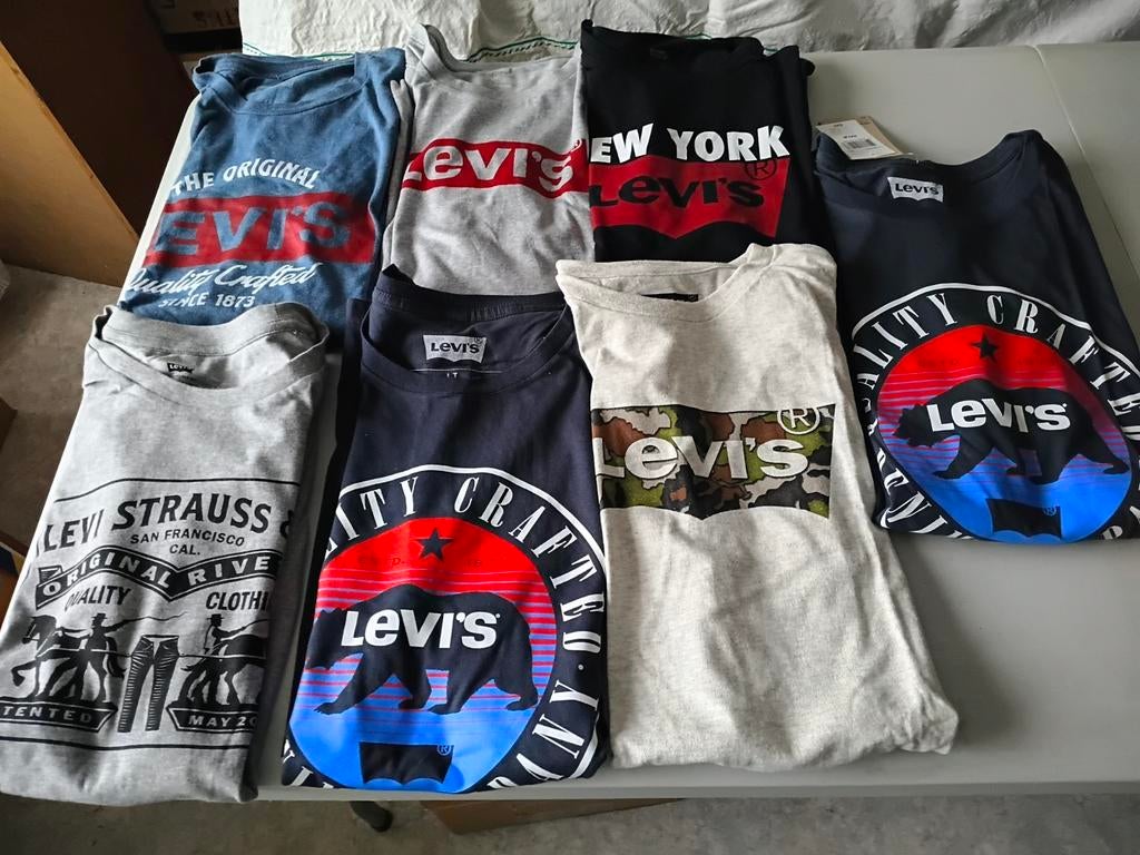 Verzameling 8 nieuwe Levis T-shirts, Ophalen