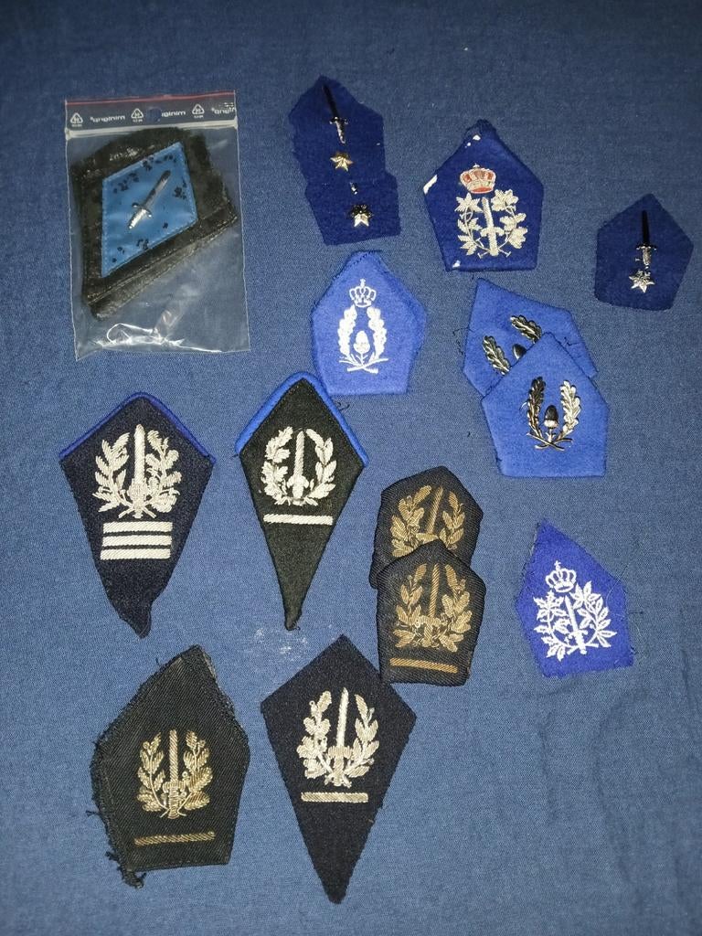 Lot d'insigne de col de la police communale, Enlèvement ou Envoi
