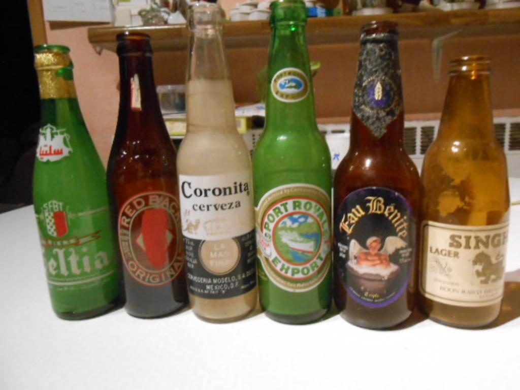 verzameling bier flesje Tunesië - Austalië  Honduras  Canada, Ophalen of Verzenden, Gebruikt, Flesje(s)