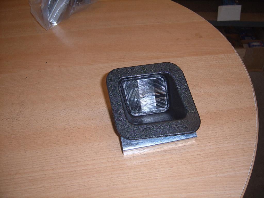 Eclaire-plaque droit Dodge Ram 1500 2003-2018, Autos : Pièces & Accessoires, Éclairage, Enlèvement ou Envoi, Neuf, Pièces américaines