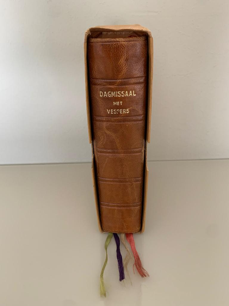 Dagmissaal met vespers, Plets, zesde uitgave, Boeken, Ophalen of Verzenden, Gelezen, Christendom | Katholiek