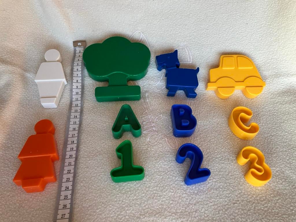 Chico 11 stuks / Letters cijfers Meisje Auto Hond Symbolen, Ophalen of Verzenden, Nieuw, Overige merken