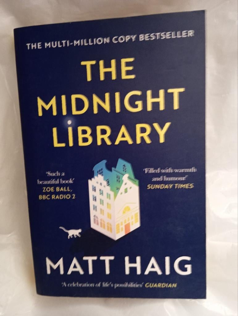 THE MIDNIGHT LIBRARY - MATT HAIG, Ophalen of Verzenden, Zo goed als nieuw
