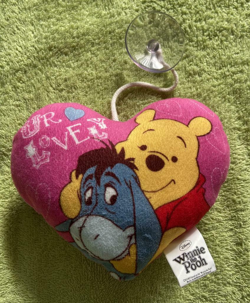 Peluche Winnie l’ourson cœur avec ventouse (+/- 15 cm), Enfants & Bébés, Jouets | Peluches, Comme neuf