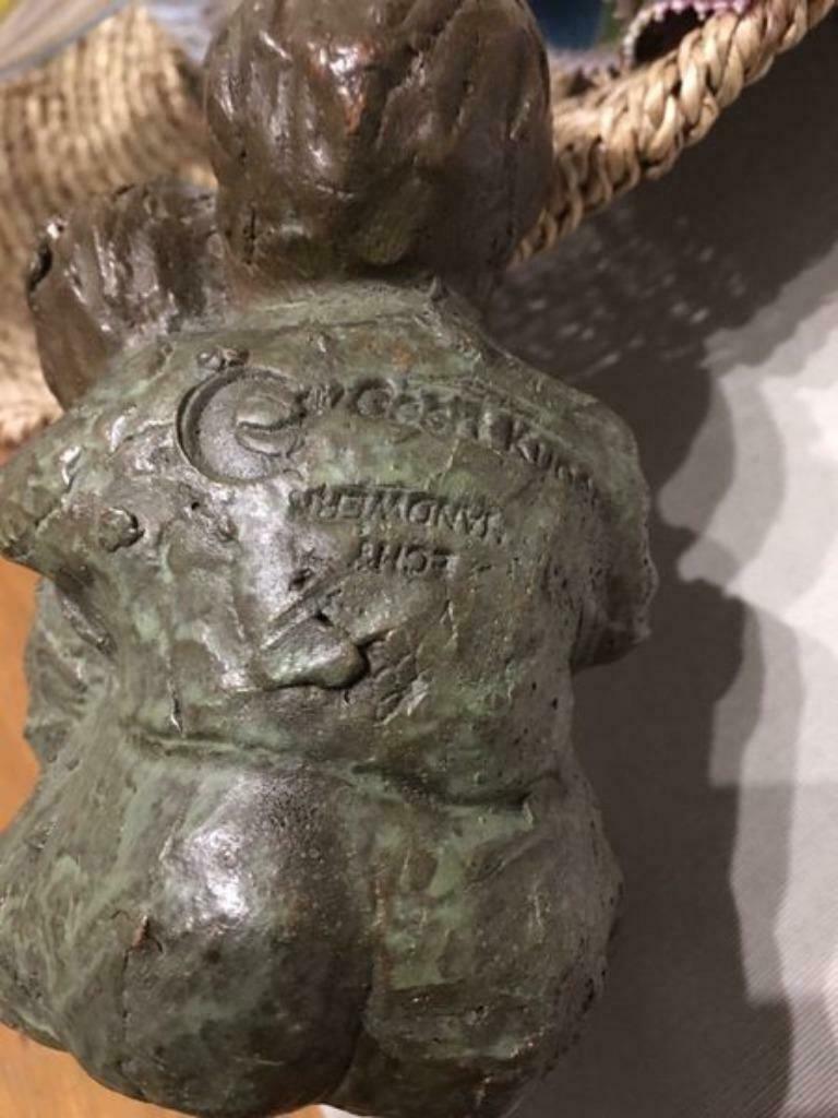 Belle statue de l'artiste néerlandais Geert Kunen, Enlèvement