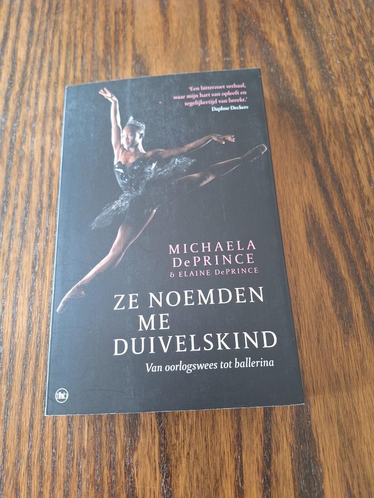Michaela DePRINCE : ZE NOEMDEN ME DUIVELSKIND, Boeken, Michaela DePrince, Kunst en Cultuur, Ophalen of Verzenden, Zo goed als nieuw