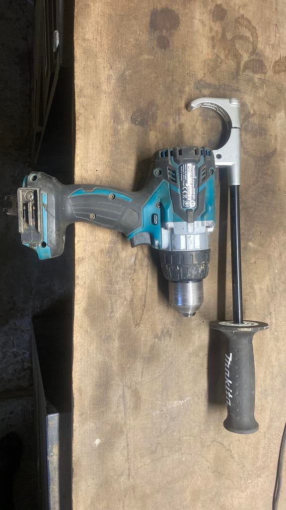 Makita boor en schroefmachine, Ophalen, Zo goed als nieuw, Boormachine
