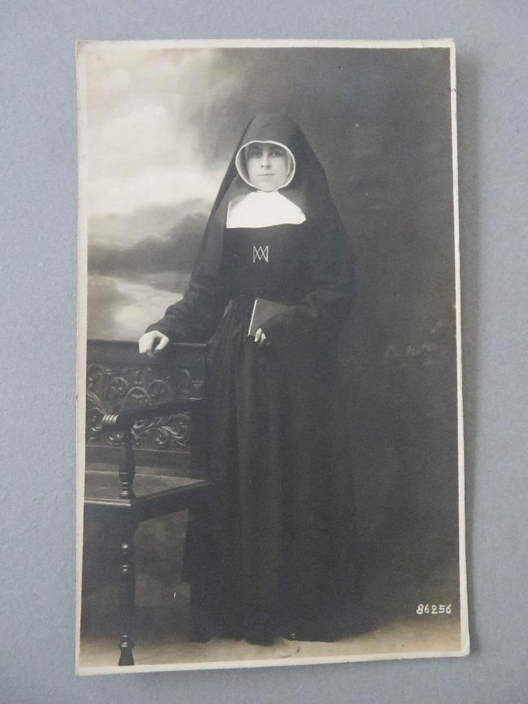 oude foto postkaart zuster non, Verzamelen, Foto's en Prenten, Foto, Klederdracht, Ophalen of Verzenden, Zo goed als nieuw