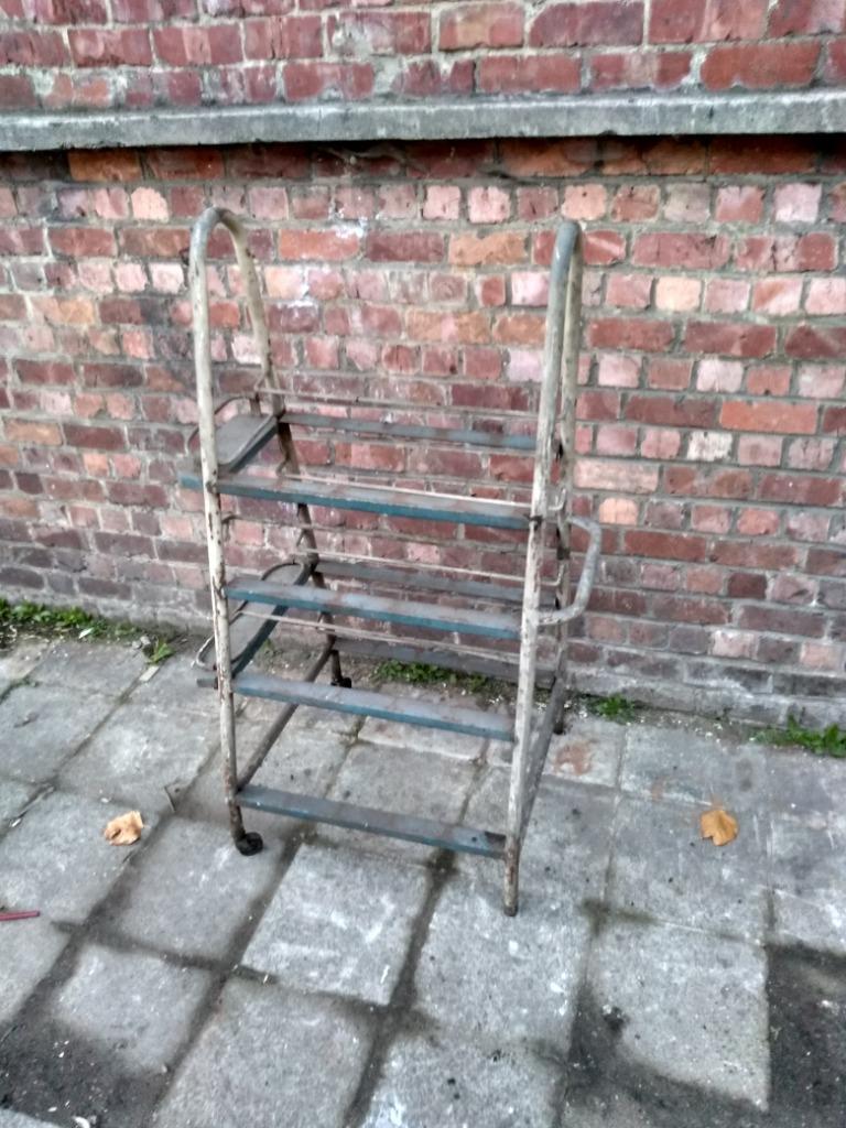 Metalen etalage rekje, Antiek en Kunst, Ophalen