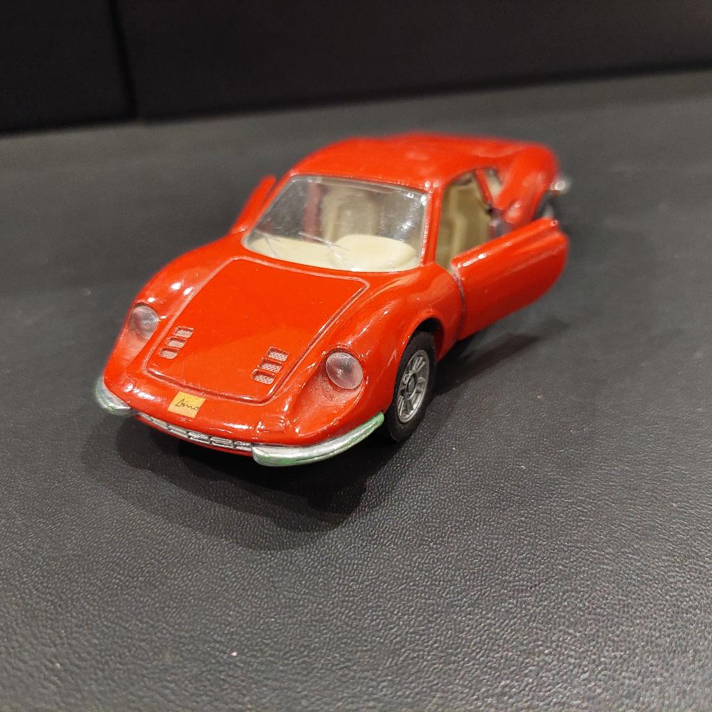 Ferrari DINO 246 GT - Maisto 1/36, Kinderen en Baby's, Speelgoed |Speelgoedvoertuigen, Ophalen of Verzenden