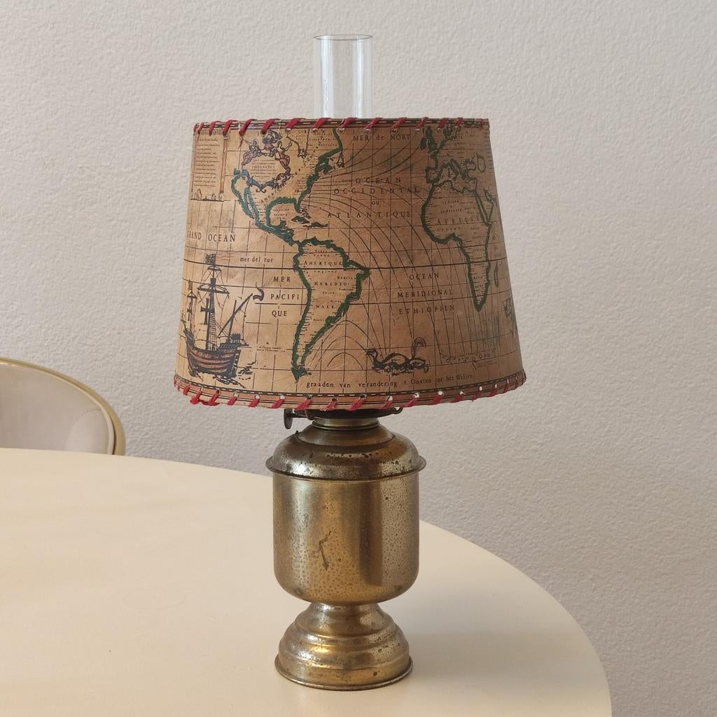 Ancienne lampe à huile vintage et collector avec abat jour, Envoi