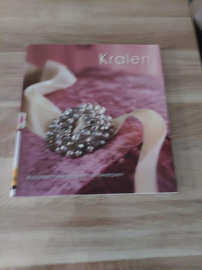 Kralenboek basistechnieken en ontwerpen, Ophalen