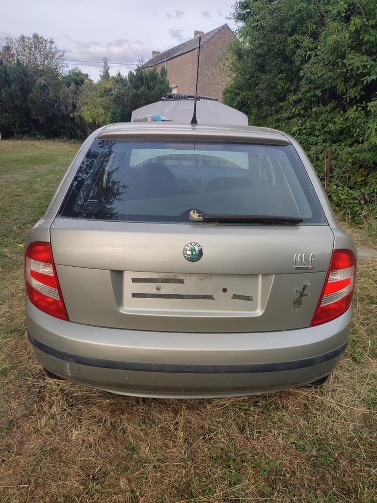 skoda fabia 12i accidenté, Autos, Achat, 5 portes, 5 places, Particulier