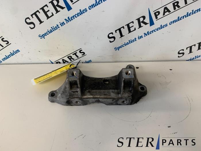 Support boîte de vitesse d'un Mercedes E-Klasse, Autos : Pièces & Accessoires, Enlèvement ou Envoi, 3 mois de garantie, Utilisé