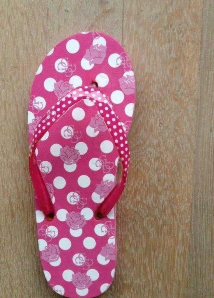 Chaussons GUESS taille 38 NEW 29,90 EURO, Neuf, Guess, Enlèvement ou Envoi, Sandales de bain