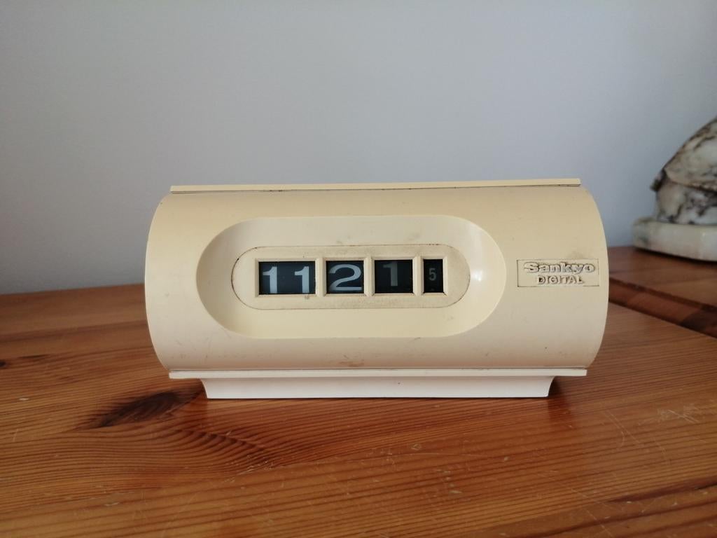 Vintage Sankyo digital clock model 451 D Japan, Enlèvement, Utilisé, Digital